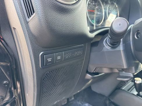 Used 2018 Jeep Wrangler Rubicon w/ Power Convenience Group image 17
