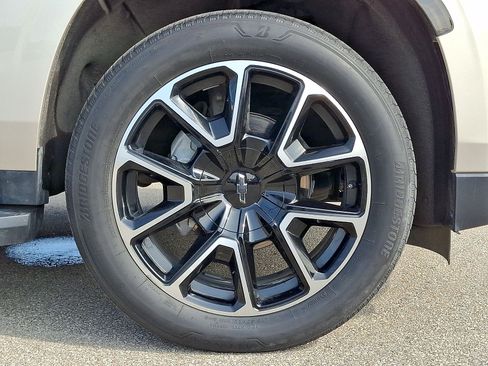 Used 2021 Chevrolet Tahoe RST w/ Luxury Package AWD/4WD image 27