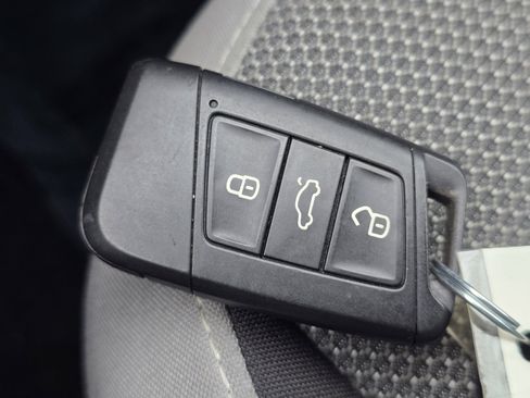 Used 2024 Volkswagen Taos S image 31