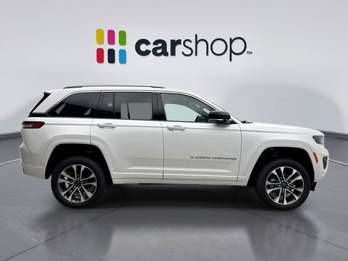 Used 2022 Jeep Grand Cherokee Overland w/ Luxury Tech Group IV AWD/4WD image 6