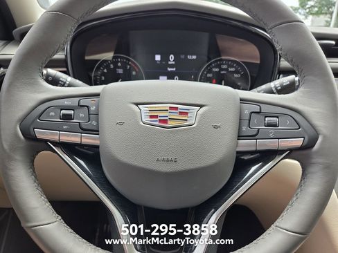 Used 2024 Cadillac XT6 Premium Luxury w/ Technology Package FWD image 26