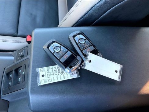 Used 2022 Ford Bronco Wildtrak image 11