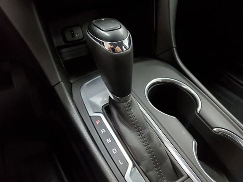 Used 2018 Chevrolet Equinox LT image 17