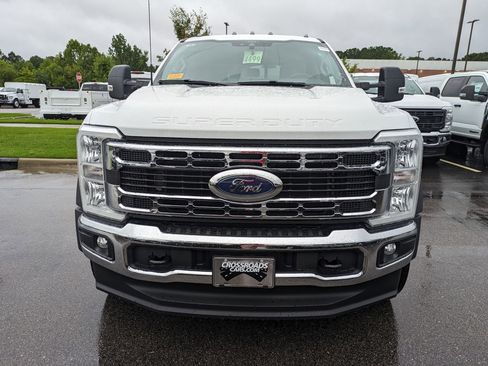 New 2025 Ford F550 4x4 Crew Cab image 8