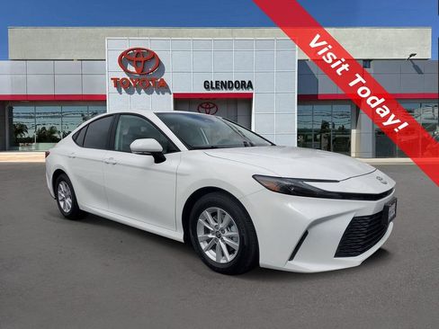 Used 2025 Toyota Camry LE image 1