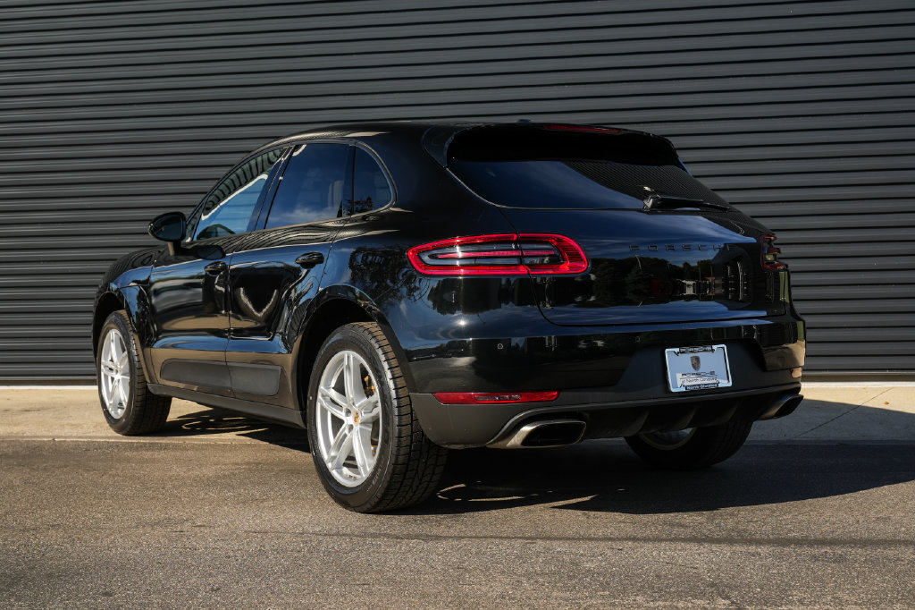 Certified 2018 Porsche Macan AWD/4WD image 3