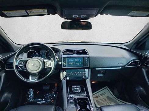 Used 2018 Jaguar F-PACE Prestige image 13