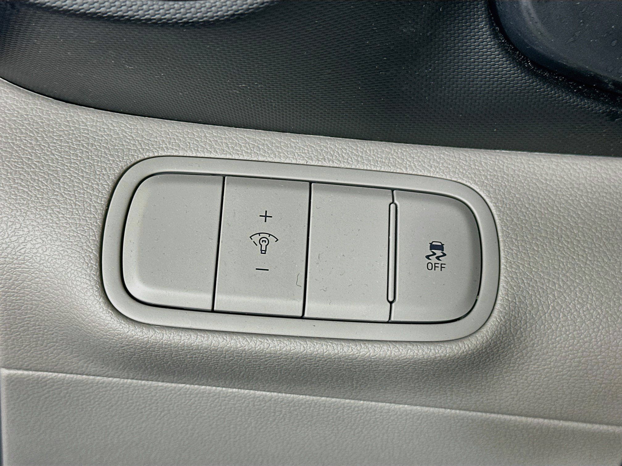 Used 2025 Hyundai Venue SEL FWD image 17