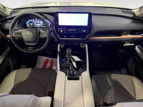 New 2026 Toyota Grand Highlander Platinum image 13