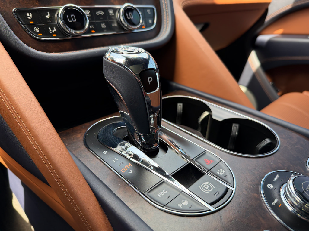 Used 2023 Bentley Bentayga AWD/4WD image 28