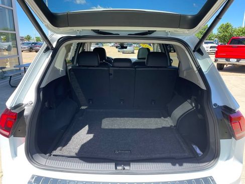 Used 2024 Volkswagen Tiguan SE w/ Panoramic Sunroof Package AWD/4WD image 14