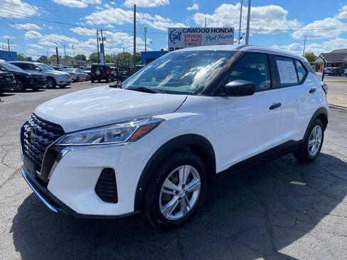 Used 2023 Nissan Kicks S FWD image 7