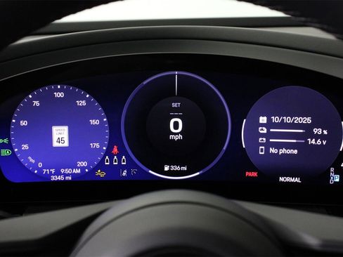 Used 2025 Porsche Macan 4 Electric image 16