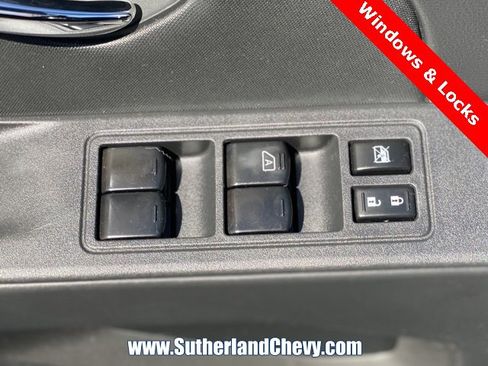 Used 2024 Nissan Frontier SV image 14