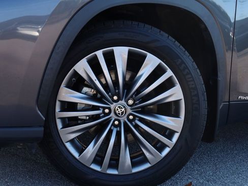 Used 2021 Toyota Highlander Platinum image 2