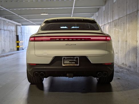 Certified 2025 Porsche Cayenne Coupe image 8