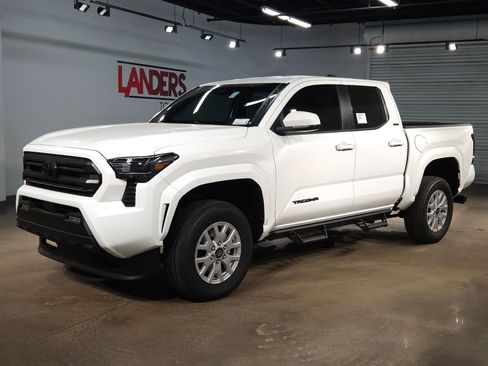 New 2026 Toyota Tacoma SR5 RWD image 3