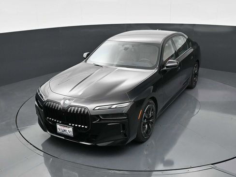 Used 2025 BMW 750e xDrive image 15