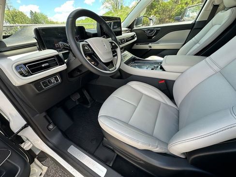 New 2026 Lincoln Aviator AWD image 15