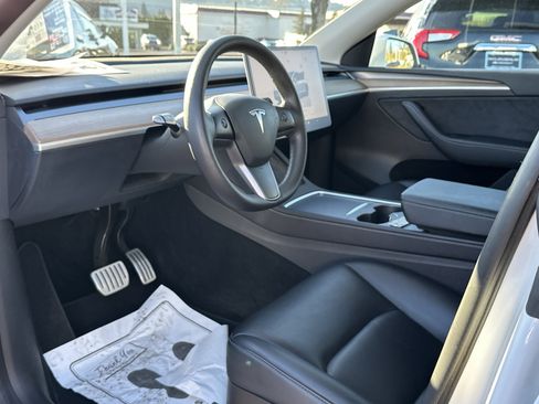 Used 2022 Tesla Model Y Performance image 9