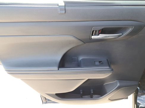 Certified 2020 Toyota Highlander XLE image 8