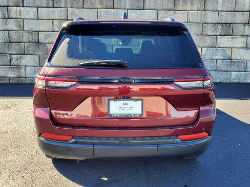 Used 2023 Jeep Grand Cherokee Altitude AWD/4WD image 4