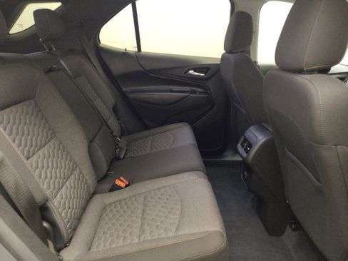 Used 2018 Chevrolet Equinox LT image 18