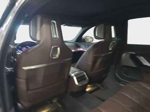 Used 2023 BMW 740i w/ Parking Assistance Package image 16