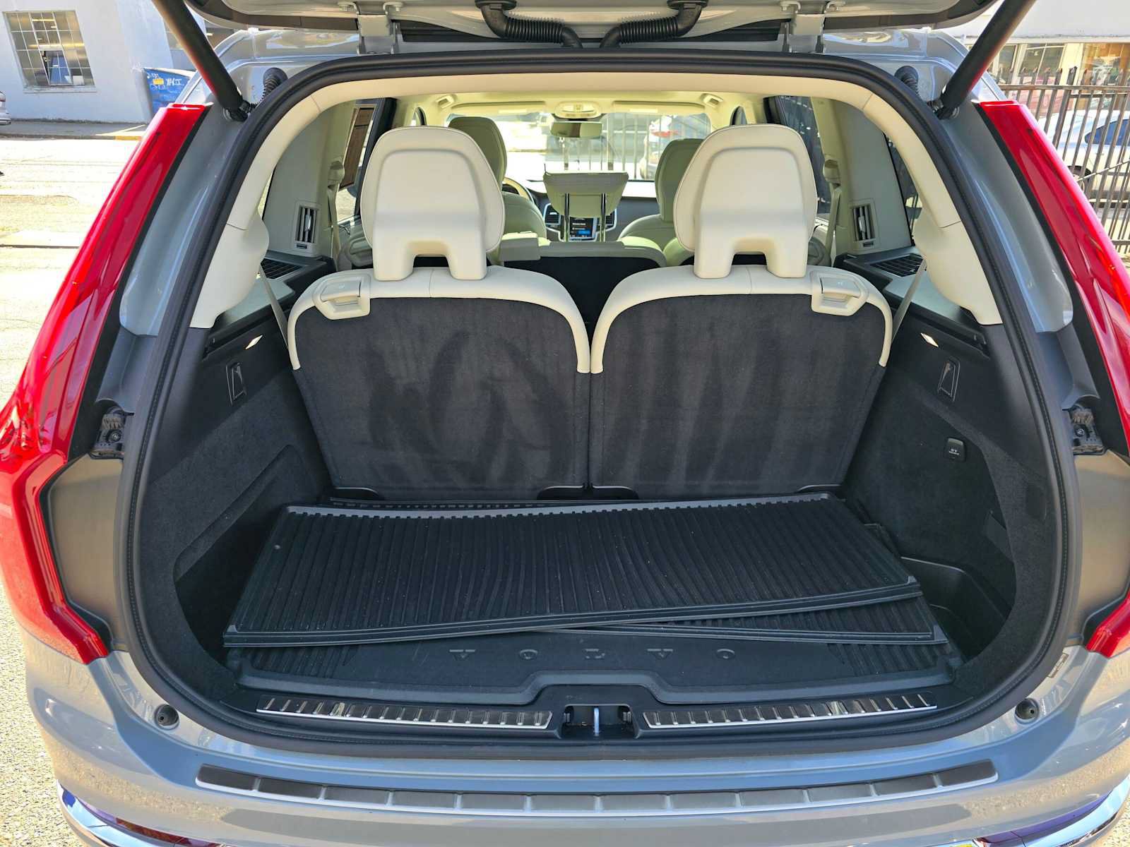Certified 2025 Volvo XC90 T8 Ultra w/ Protection Package Premier AWD/4WD image 17