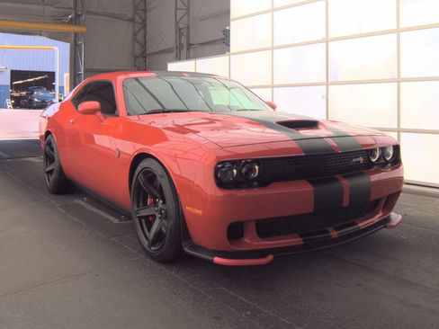 Used 2016 Dodge Challenger SRT Hellcat RWD image 2