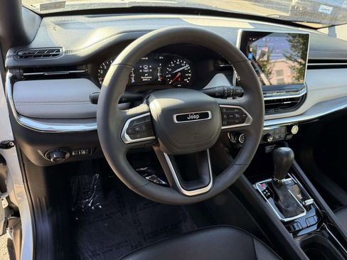 Used 2024 Jeep Compass Limited AWD/4WD image 3