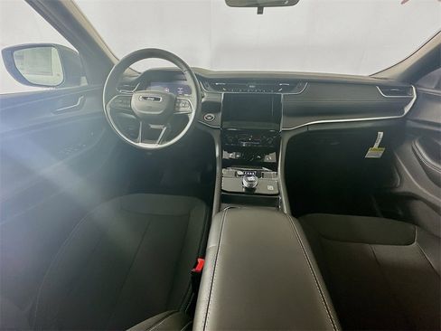 New 2025 Jeep Grand Cherokee Laredo X image 9