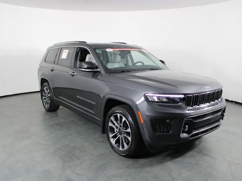 Used 2022 Jeep Grand Cherokee L Overland w/ MOPAR Finishing Package image 14