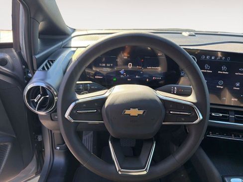 New 2026 Chevrolet Equinox EV LT image 6