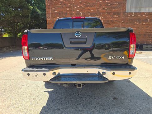 Used 2016 Nissan Frontier SV w/ SV Value Truck Package AWD/4WD image 4