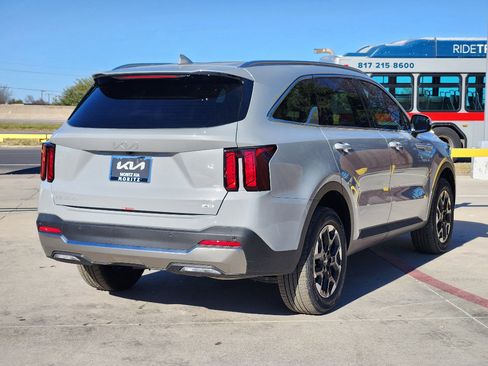 New 2026 Kia Sorento S image 4