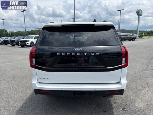 Used 2025 Ford Expedition Active AWD/4WD image 6