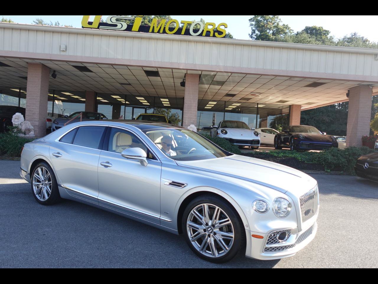 Used 2022 Bentley Flying Spur V8 AWD/4WD image 1