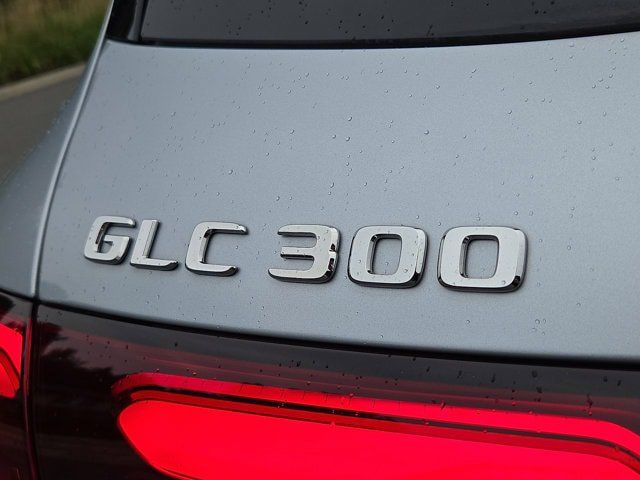 Used 2024 Mercedes-Benz GLC 300 4MATIC w/ Advanced USB Package image 32