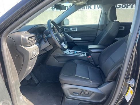 Used 2023 Ford Explorer XLT image 10