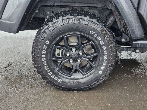 Certified 2024 Jeep Gladiator Sport image 9