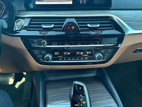 Used 2023 BMW 530i w/ Premium Package RWD image 13