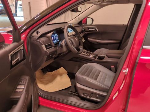 New 2025 Mitsubishi Outlander SE image 16