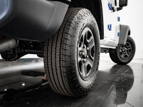 Used 2025 Jeep Wrangler Sport image 47