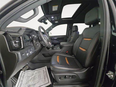 Used 2024 GMC Sierra 1500 AT4 w/ Technology Package image 9
