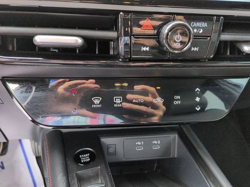 Used 2025 Nissan Kicks SR FWD image 21