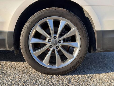 Used 2012 Lincoln MKT AWD image 12