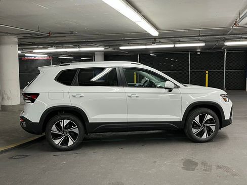 New 2025 Volkswagen Taos SE image 38