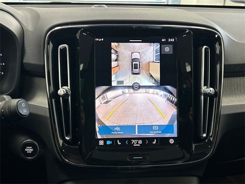 Certified 2025 Volvo XC40 B5 Plus image 17