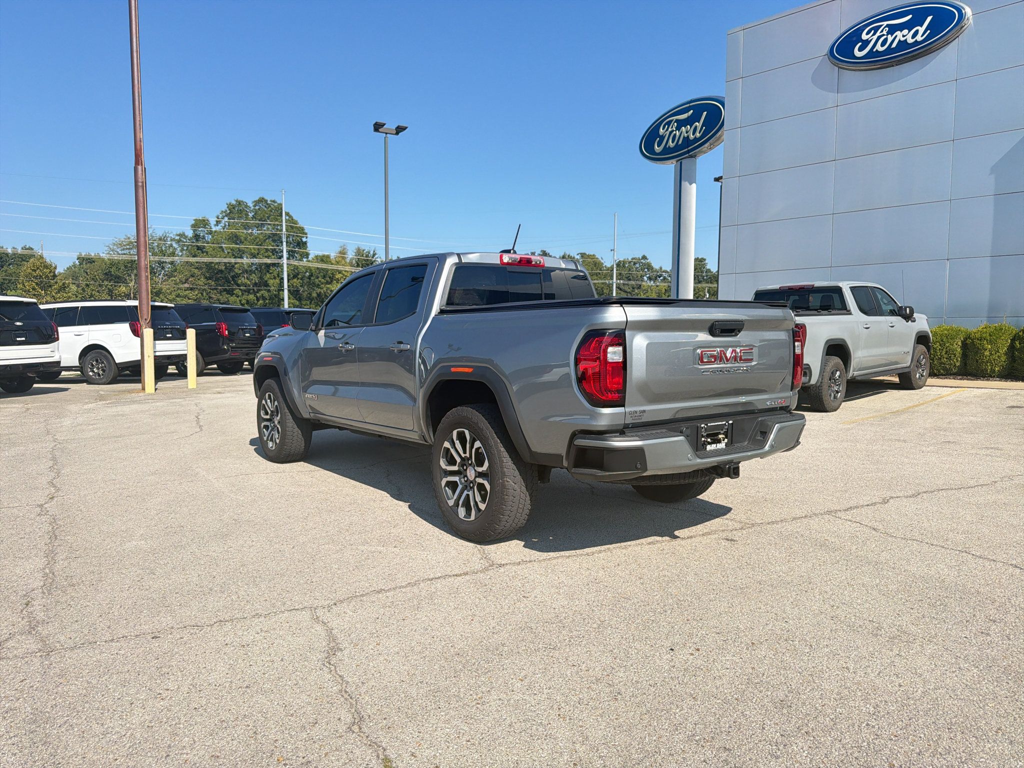 Used 2024 GMC Canyon AT4 w/ AT4 Premium Package AWD/4WD image 3